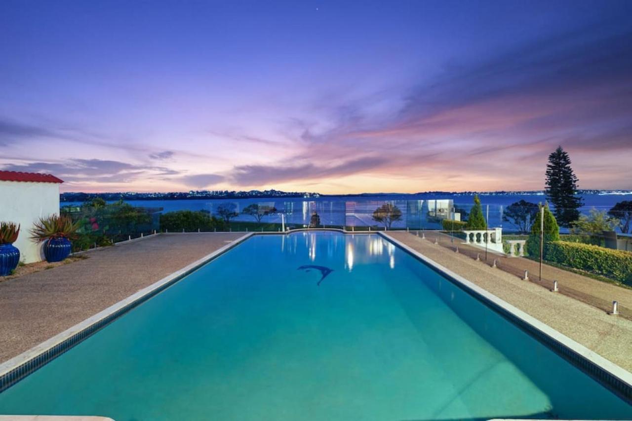 Magnificent Beachfront Mansion - Pool - Fireplace Auckland Exterior foto